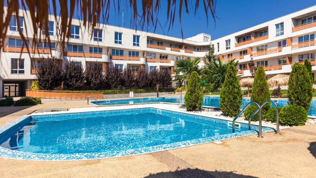 Las Brisas Garden Apartment Burgas Bagian luar foto